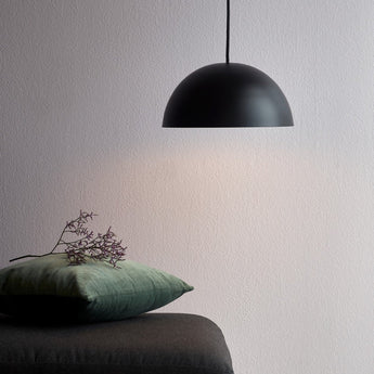 Ellen 30 Black Pendant